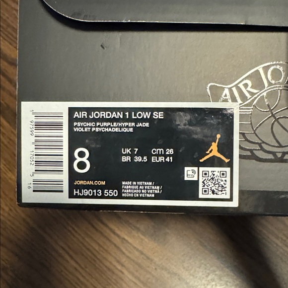 Purple and blue Jordan low tops. Men’s 8/womens 9.5 - Picture 6 of 6